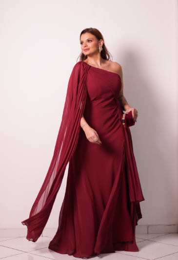 Vestido Marsala Ombro Único Capa Plissado