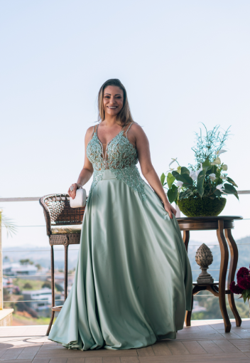 Vestido Verde Menta Tronco Bordado com Bolso