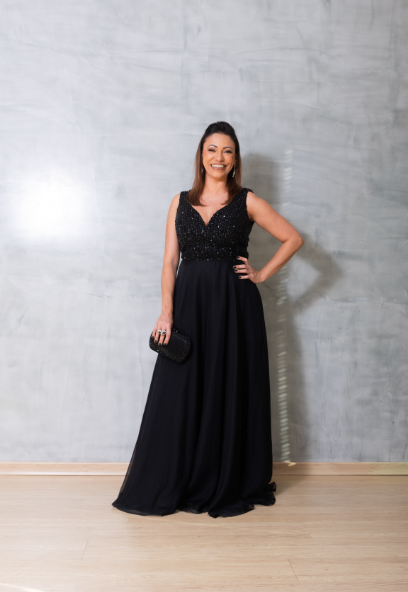 Vestido Preto Bordado no Busto