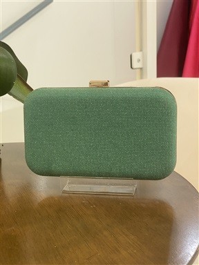 Clutch Verde com Brilho Dourado