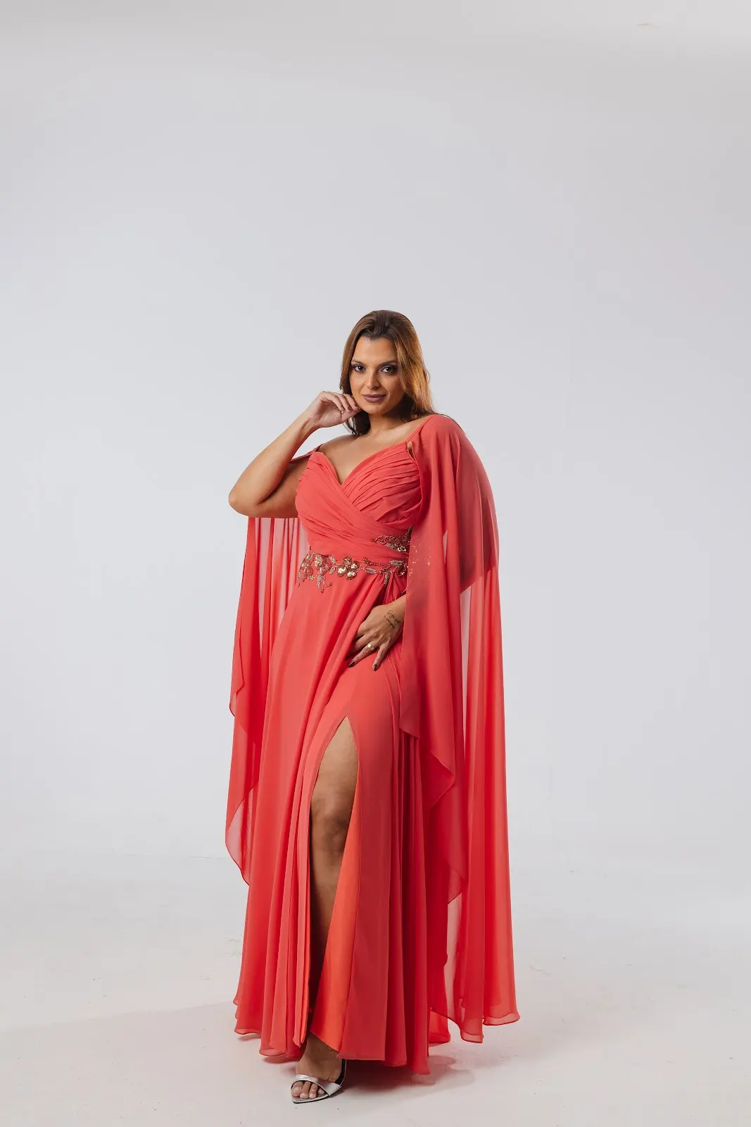 Vestido Coral Alça com Capa 