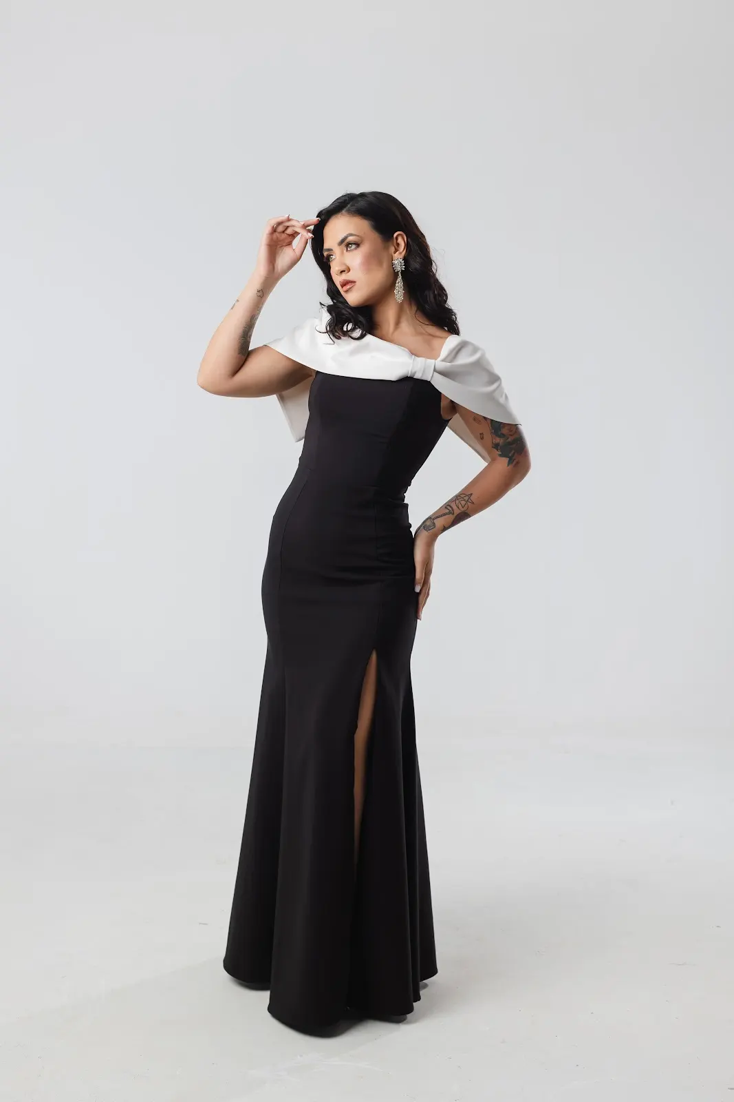 Vestido Preto Sereia Ombro a Ombro Branco