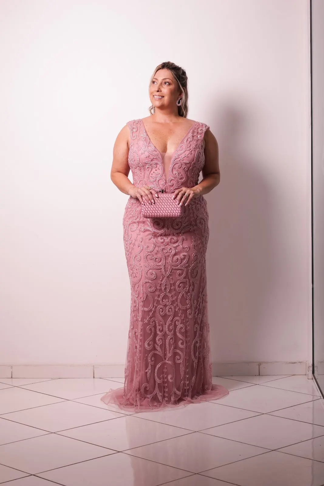 Vestido Rosa Bordado Alça Larga