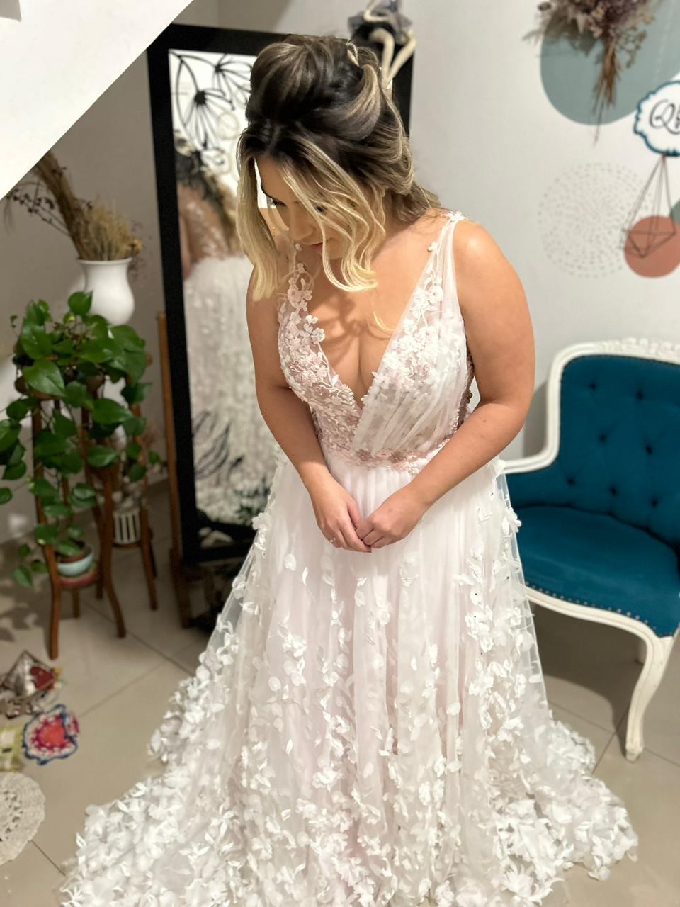 Vestido Off White com Flores em 3D