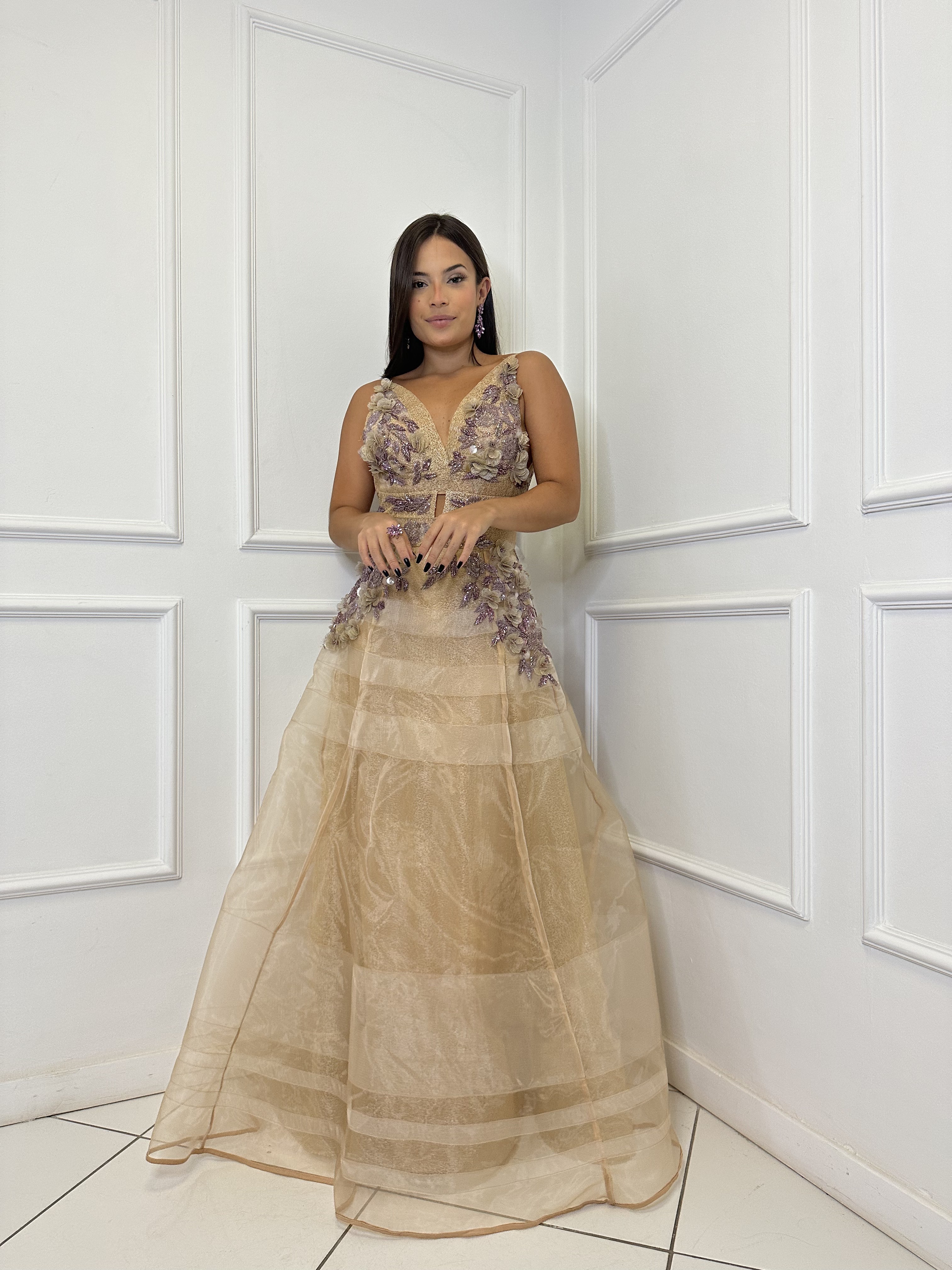 Vestido Nude com Aplicações em Flores 3D