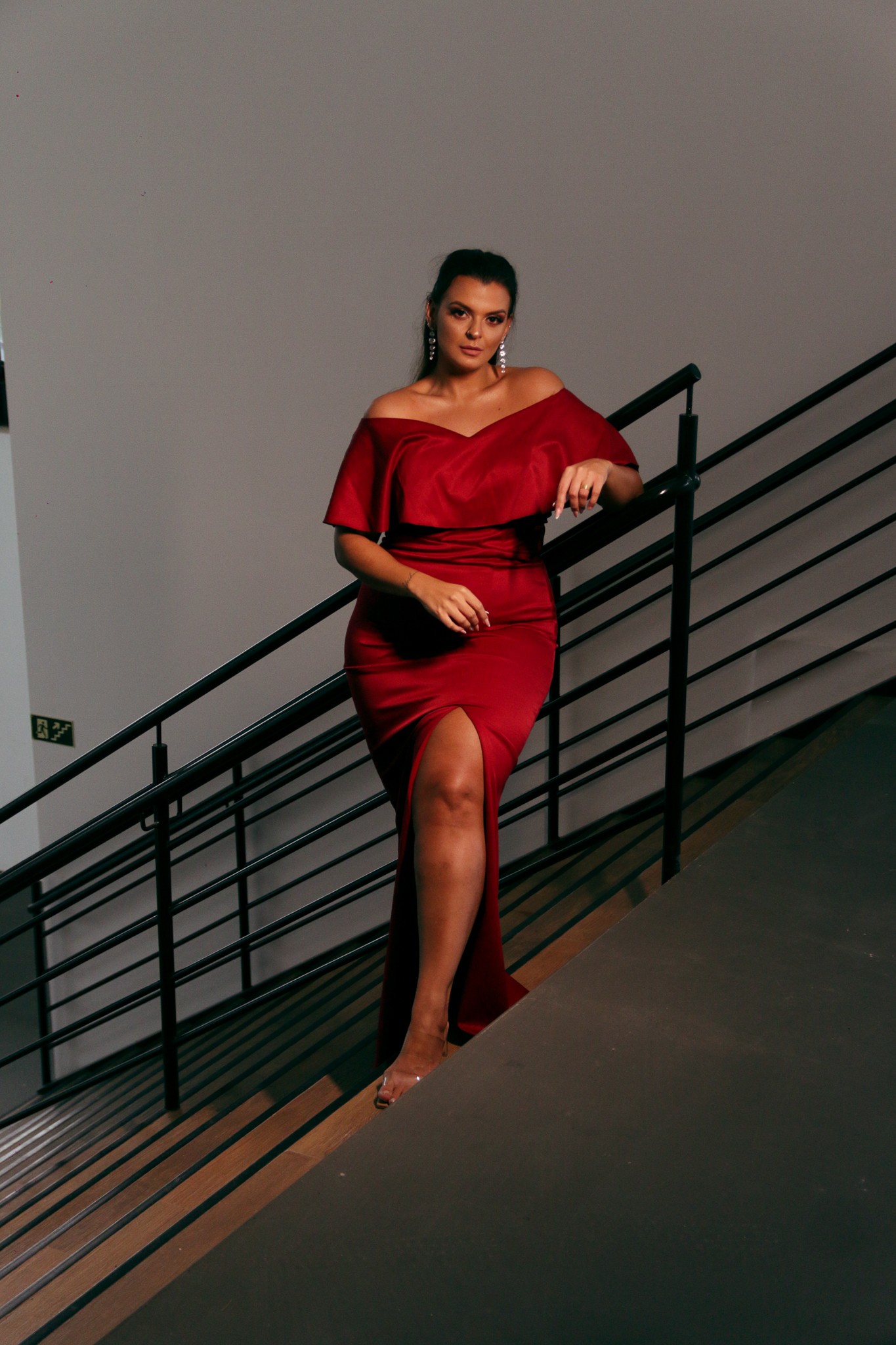 Vestido Marsala Ombro a Ombro Acetinado