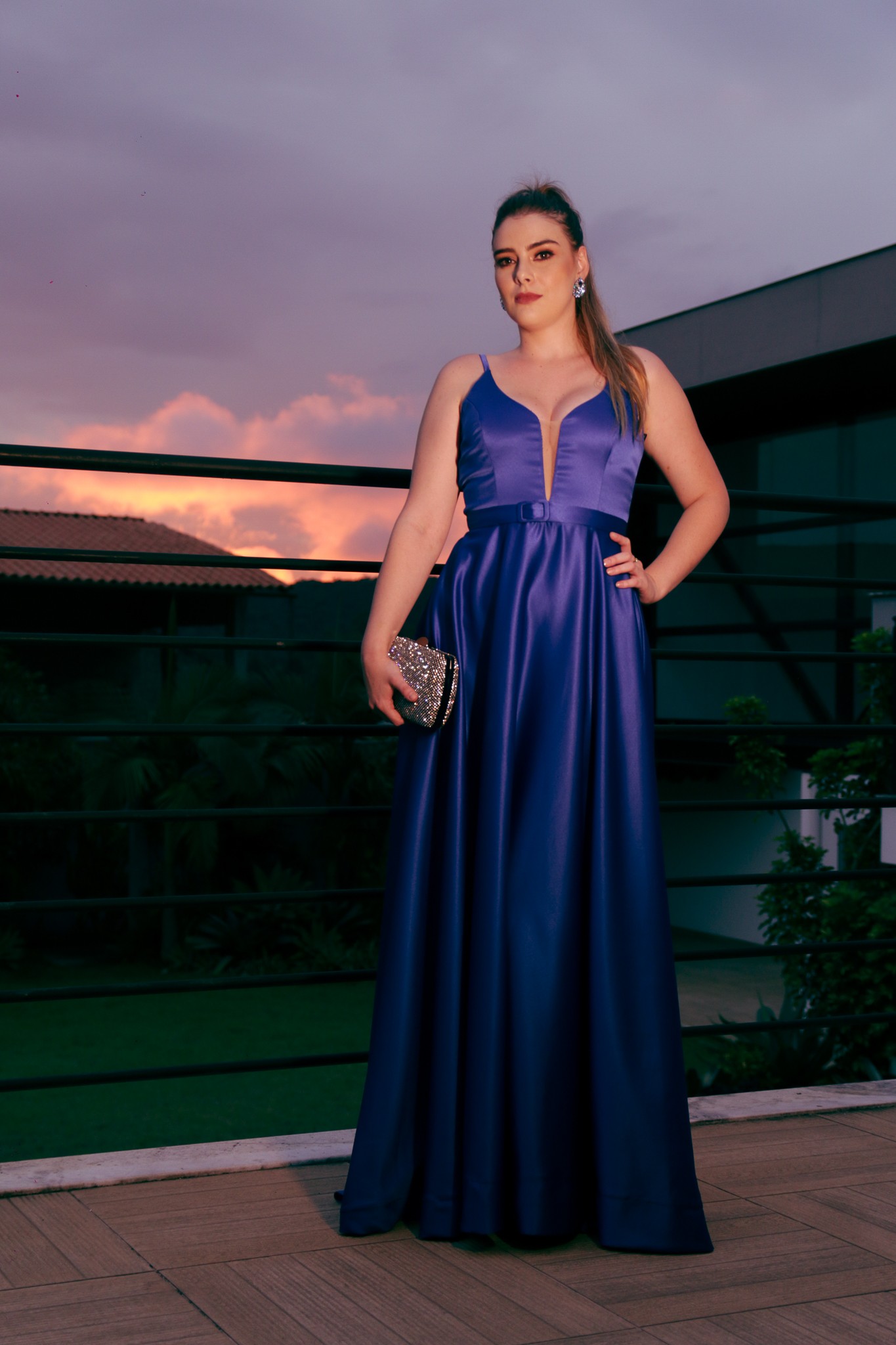 Vestido  Azul Royal Decote Profundo Cinto