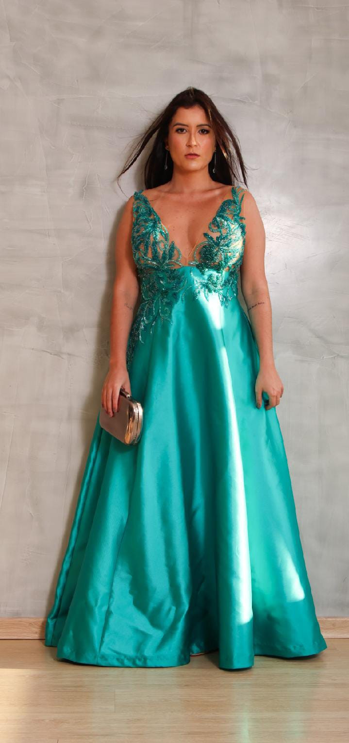 LONGO VERDE SAIA EVASE COM TRONCO DE TULE BORDADO VERDE