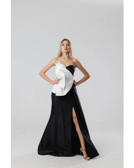 Vestido Preto Sereia com Flor Branca
