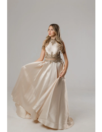 Vestido Nude Princesa Bordado Coroa
