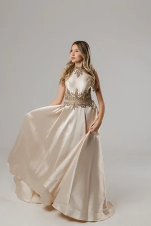 Vestido Nude Princesa Bordado Coroa