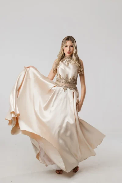 Vestido Nude Princesa Bordado Coroa - Imagem 2