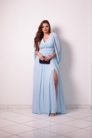 Longo Fluido Azul Serenity Drapeado Com Capa E Fenda
