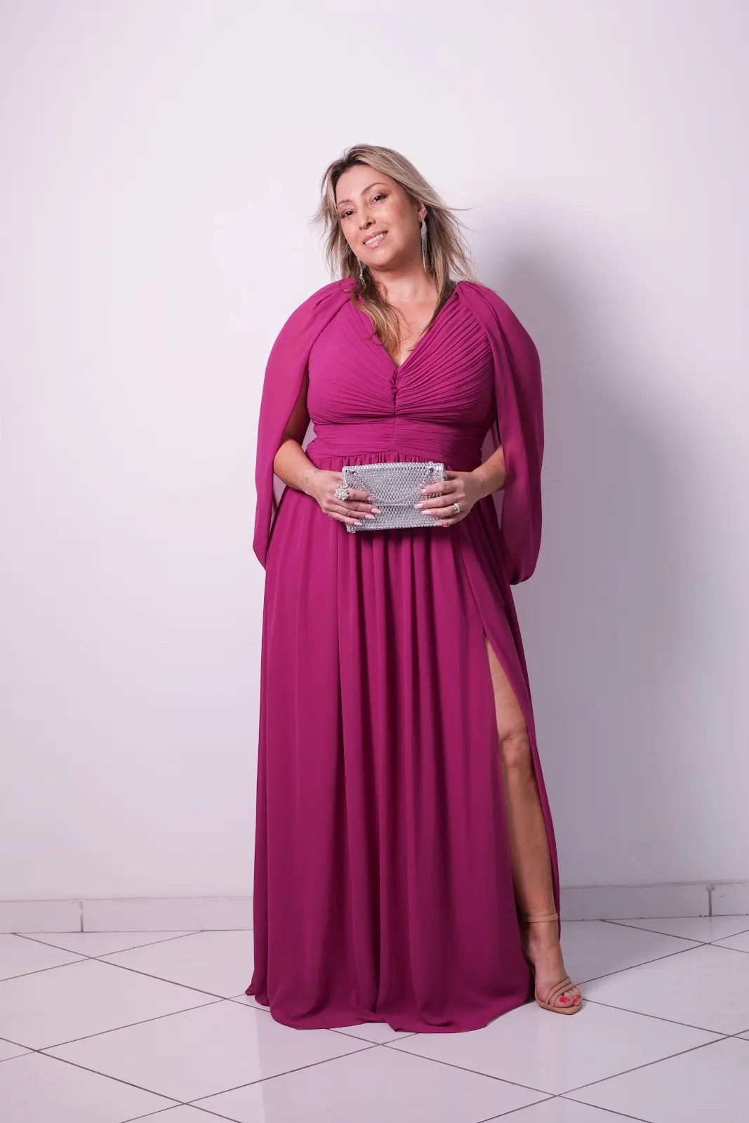 Vestido Fúcsia Drapeado com Capa e Fenda