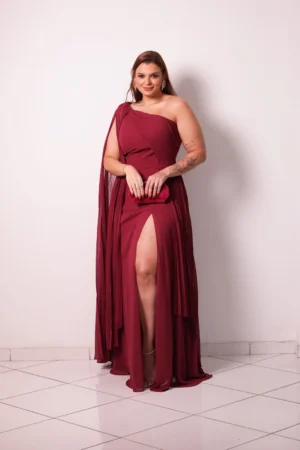 Vestido Marsala Ombro Único Capa Plissado