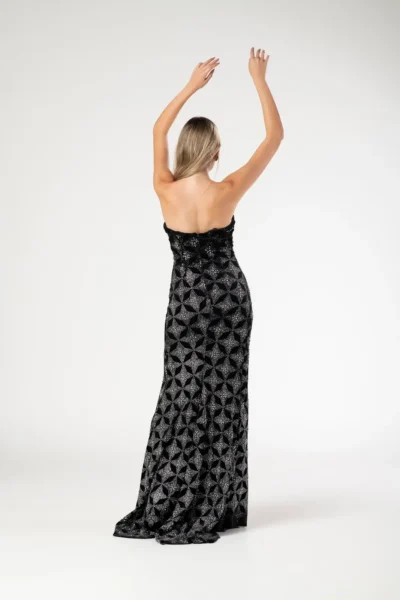 Vestido Preto Veludo Bordado Estrela - Imagem 2