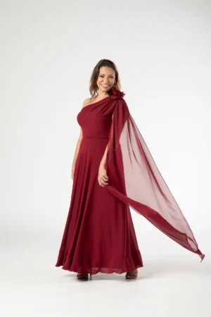 Vestido Marsala Ombro Único Broche Flor