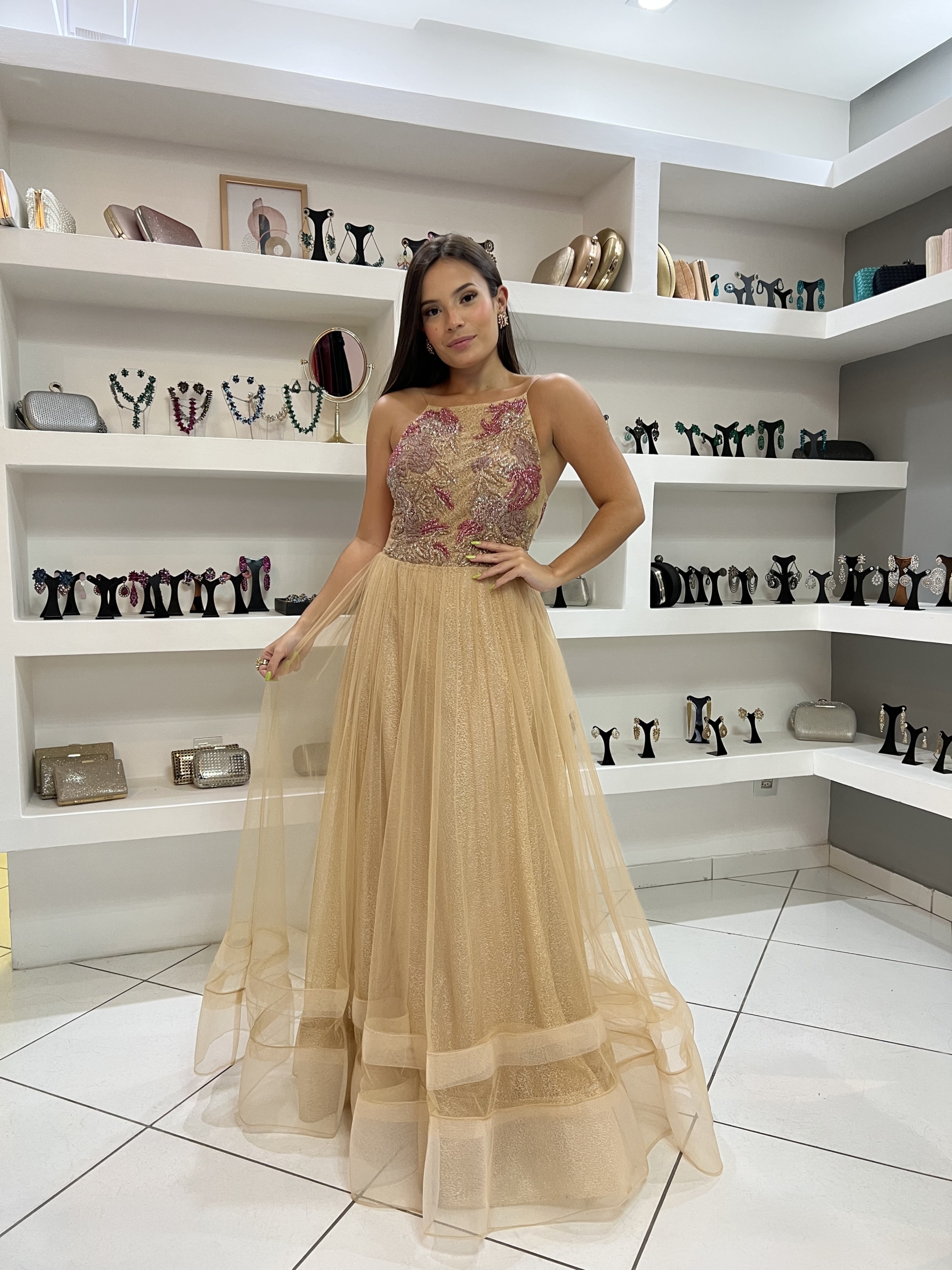 Vestido Nude com Saia Rodada e Busto Bordado
