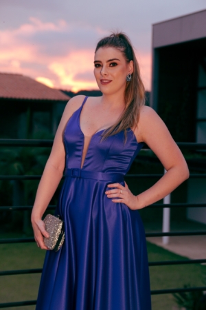 Vestido Azul Royal Decote Profundo Cinto