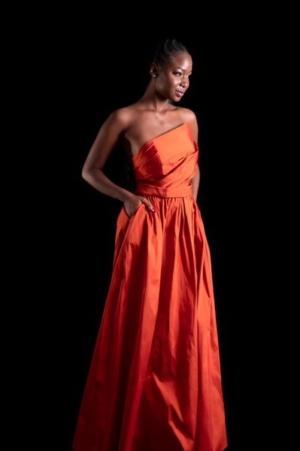 Longo Terracota TQC Decote Assimétrico E Faixa Na Cintura