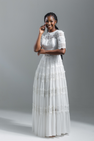 Vestido Branco De Renda Com Camadas